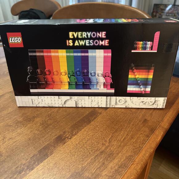 NEW! Lego, Everyone is Awesome, 40516 - Picture 2 of 4